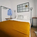 Pelicano Seville Apartments